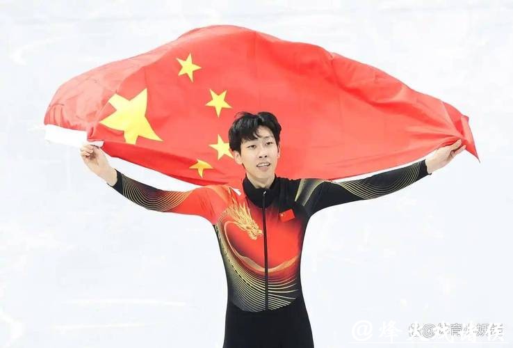 男子短道速滑1000米，孙龙摘银！他不是一个人在战斗！