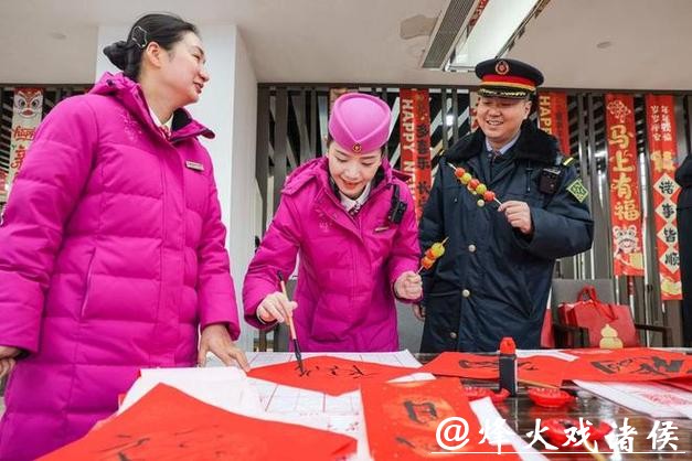 新春走基层|异乡亦团圆!“暖心公寓”让春运一线的坚守者收获别样年味 新春走基层|异乡亦团圆!“暖心公寓”让春运一线的坚守者收获别样年味