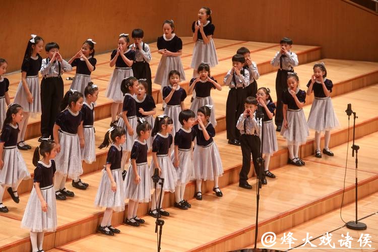 亲子同台合唱,东艺童声合唱团演绎多元文化 亲子同台合唱,东艺童声合唱团演绎多元文化
