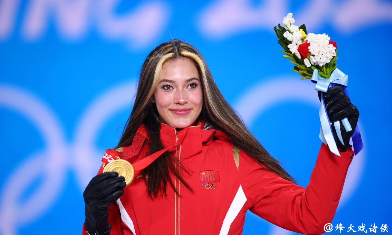 谷爱凌介绍自己的“中国风”雪服:谷爱凌龙纹战袍惊艳世界,文化输出中国风如何征服冬奥赛场 谷爱凌介绍自己的“中国风”雪服:谷爱凌龙纹战袍惊艳世界,文化输出中国风如何征服冬奥赛场