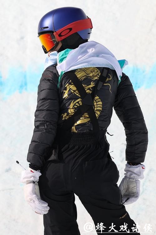 谷爱凌介绍自己的“中国风”雪服:谷爱凌龙纹战袍惊艳世界,文化输出中国风如何征服冬奥赛场 谷爱凌介绍自己的“中国风”雪服:谷爱凌龙纹战袍惊艳世界,文化输出中国风如何征服冬奥赛场